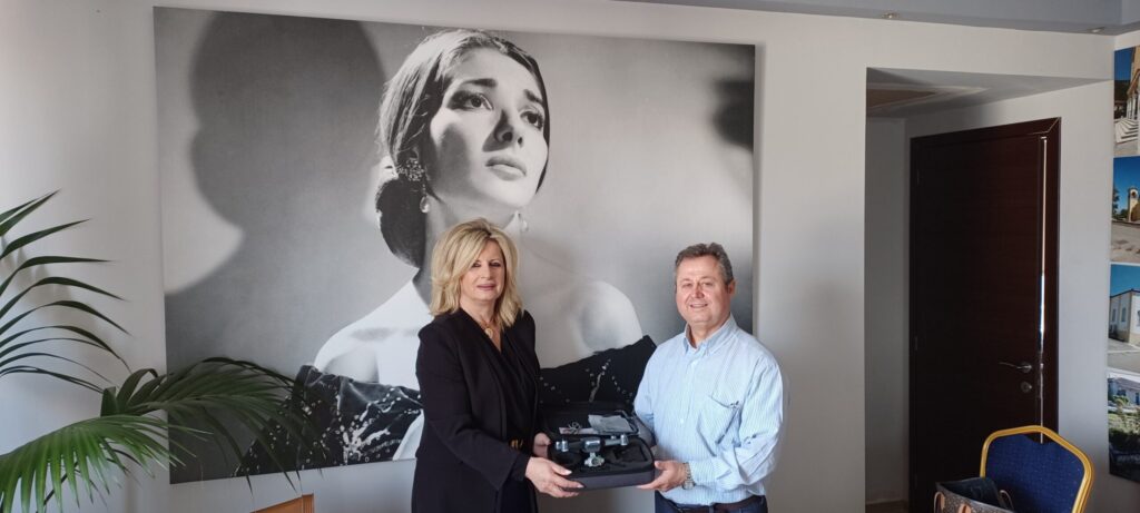 ΕΘΙΜΟΤΥΠΙΚΗ ΕΠΙΣΚΕΨΗ ΤΟΥ ΠΡΟΕΔΡΟΥ ΤΟΥ ΜΕΣΣΗΝΙΑΚΟΥ ΦΙΛΑΝΘΡΩΠΙΚΟΥ ΣΥΛΛΟΓΟΥ ΣΤΗ ΝΕΑ ΥΟΡΚΗ «ΑΡΙΣΤΟΜΕΝΗΣ» ΣΤΗ ΔΗΜΑΡΧΟ ΟΙΧΑΛΙΑΣ.