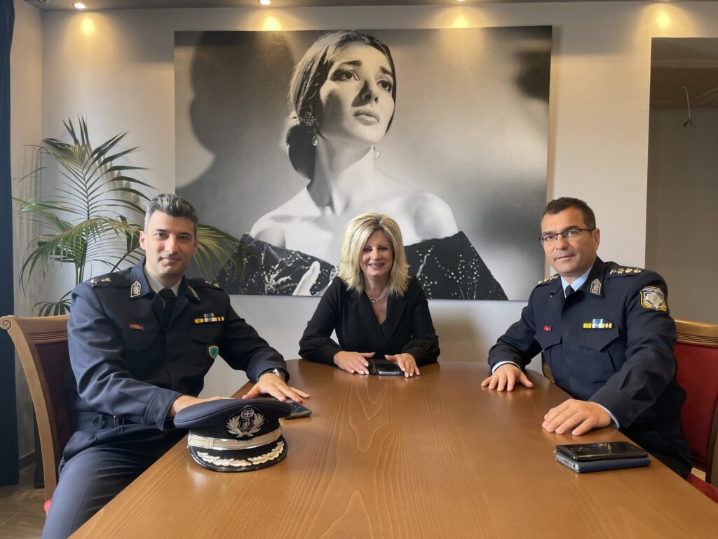 ΕΘΙΜΟΤΥΠΙΚΗ ΕΠΙΣΚΕΨΗ ΤΟΥ ΝΕΟΥ Δ/ΝΤΗ ΤΗΣ Δ/ΝΣΗΣ ΜΕΣΣΗΝΙΑΣ ΣΤΗ ΔΗΜΑΡΧΟ ΟΙΧΑΛΙΑΣ