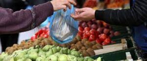 Χορήγησης τριακοσίων τεσσάρων (304) νέων αδειών πωλητών στο πλανόδιο εμπόριο με το αντίστοιχο δικαίωμα πλανόδιας δραστηριοποίησης στην Περιφέρεια Πελοποννήσου και τριάντα τριών (33) δικαιωμάτων δραστηριοποίησης σε υφιστάμενους κατόχους αδείας πωλητών πλανόδιου εμπορίου.