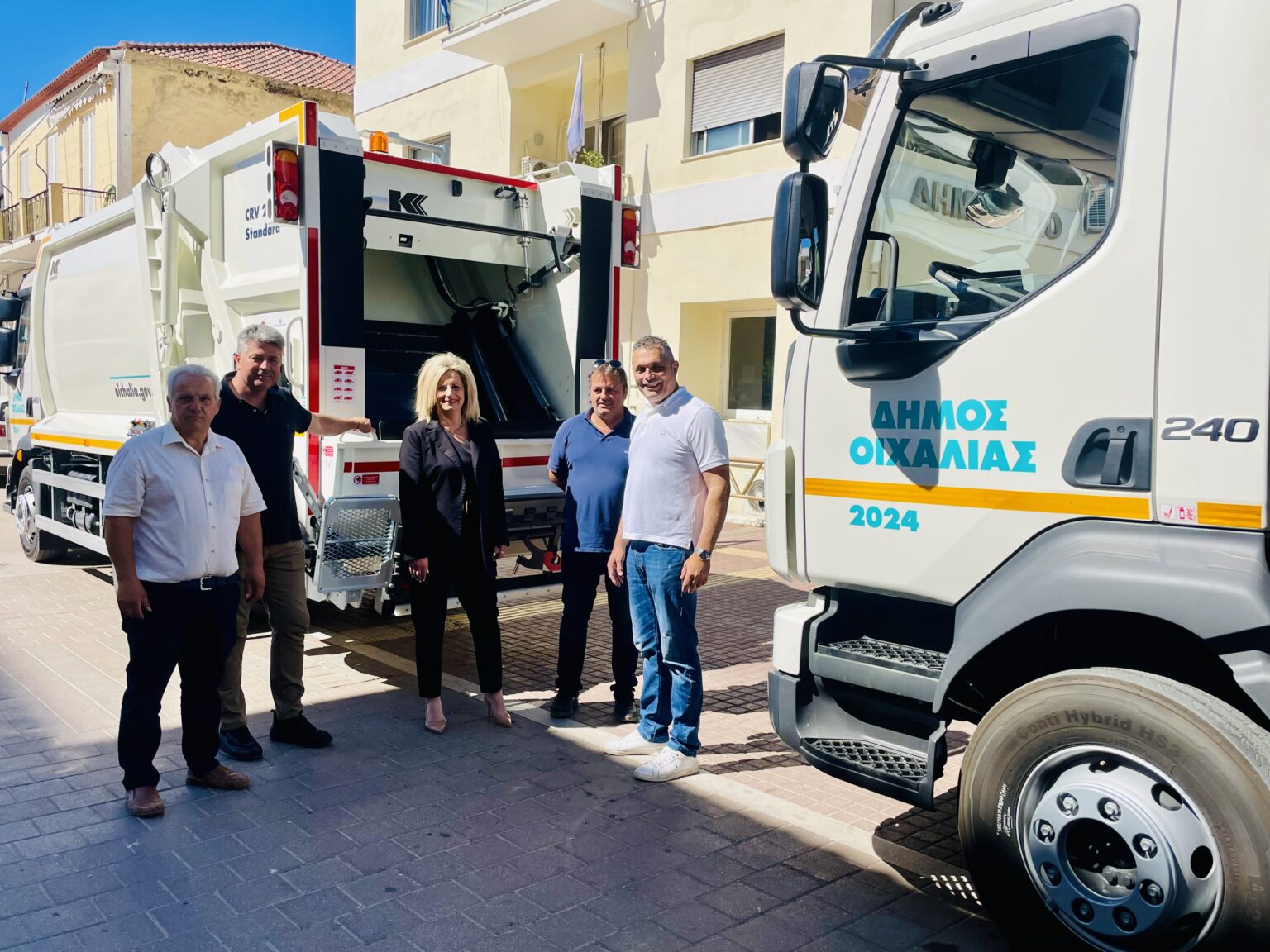 Με δύο σύγχρονα απορριμματοφόρα ενισχύθηκε ο στόλος καθαριότητας του Δήμου Οιχαλίας