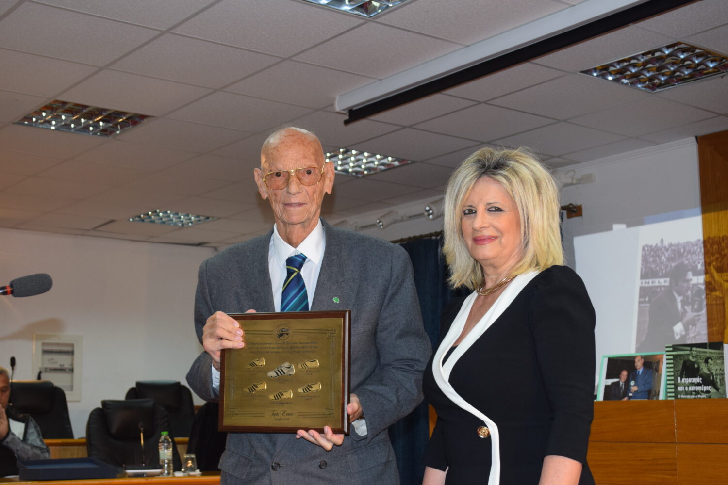 Πλήθος κόσμου στον Μελιγαλά για την παρουσίαση του βιβλίου “Ο Στρατηγός και ο Κανονιέρης”