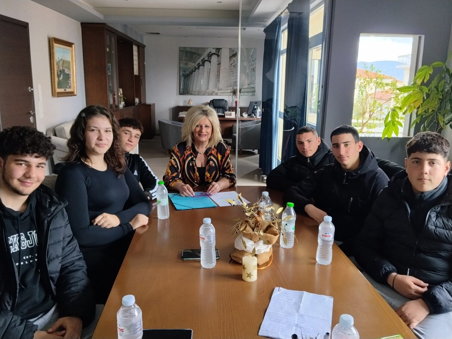 Επίσκεψη μελών του 15μελούς μαθητικού συμβουλίου  του Γυμνασίου Μελιγαλά στη Δήμαρχο Οιχαλίας κ.Παναγιώτα Γεωργακοπούλου.