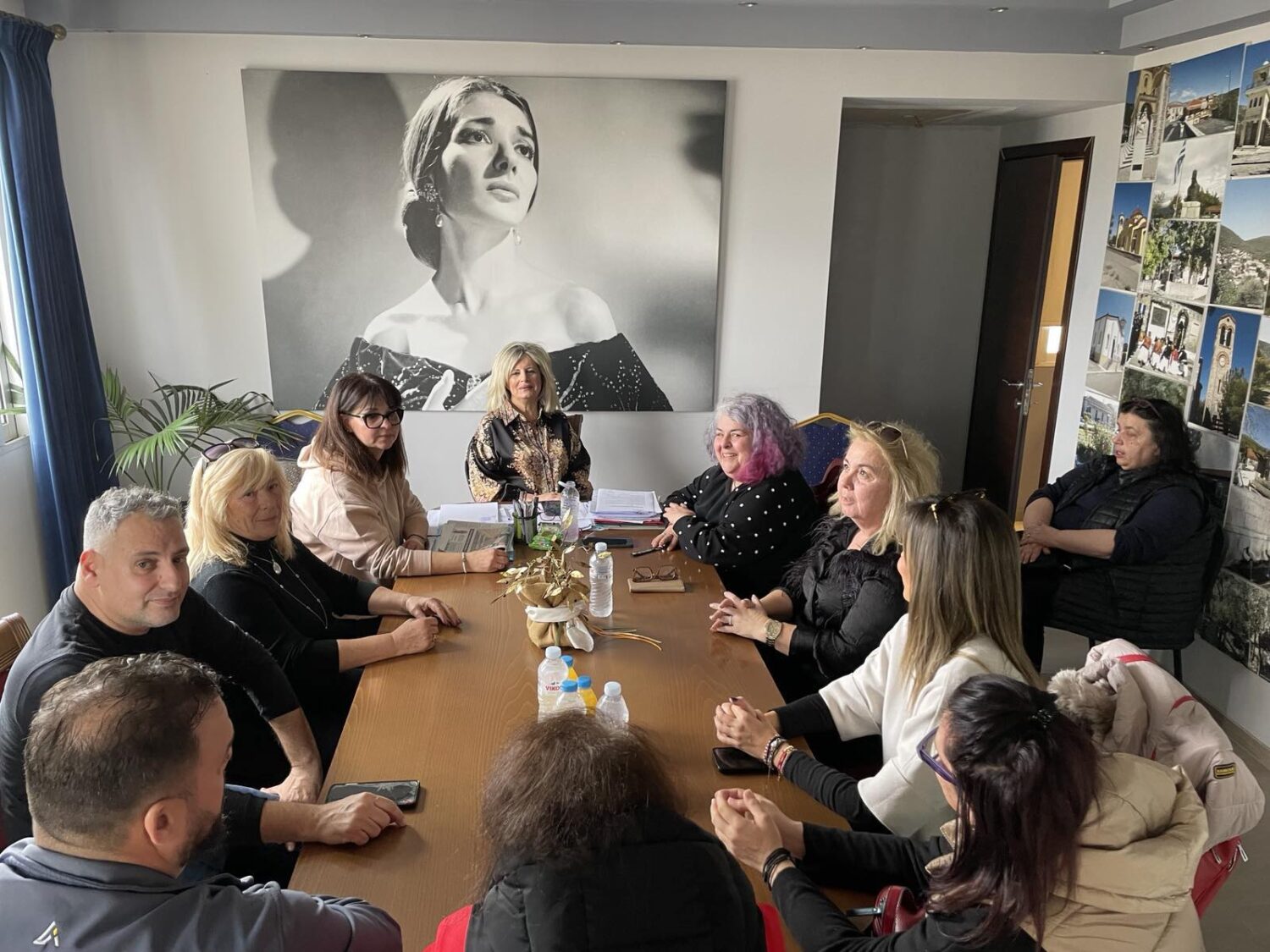 Επίσκεψη τοπικών συλλόγων και προέδρων τοπικών κοινοτήτων στη Δήμαρχο Οιχαλίας κ.Γεωργακοπούλου για τον προγραμματισμό των αποκριάτικων εκδηλώσεων.