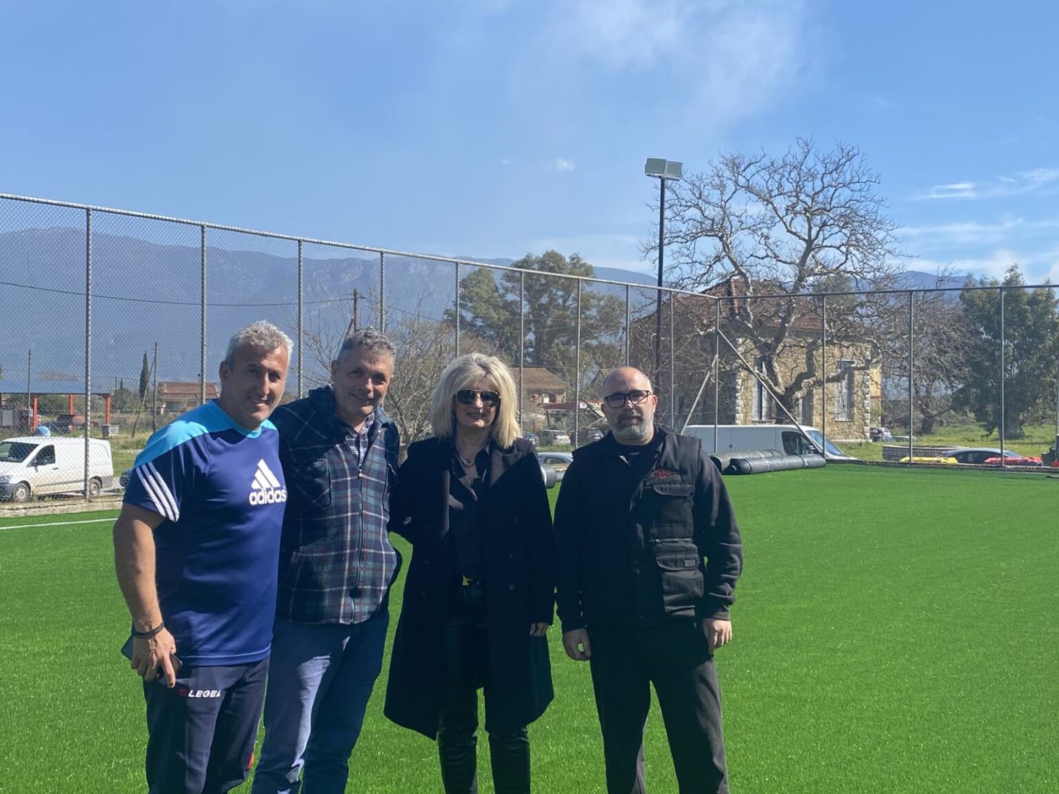 Στο τελικό στάδιο οι εργασίες αντικατάστασης του χλοοτάπητα στο γήπεδο 5χ5 στο Μελιγαλά.