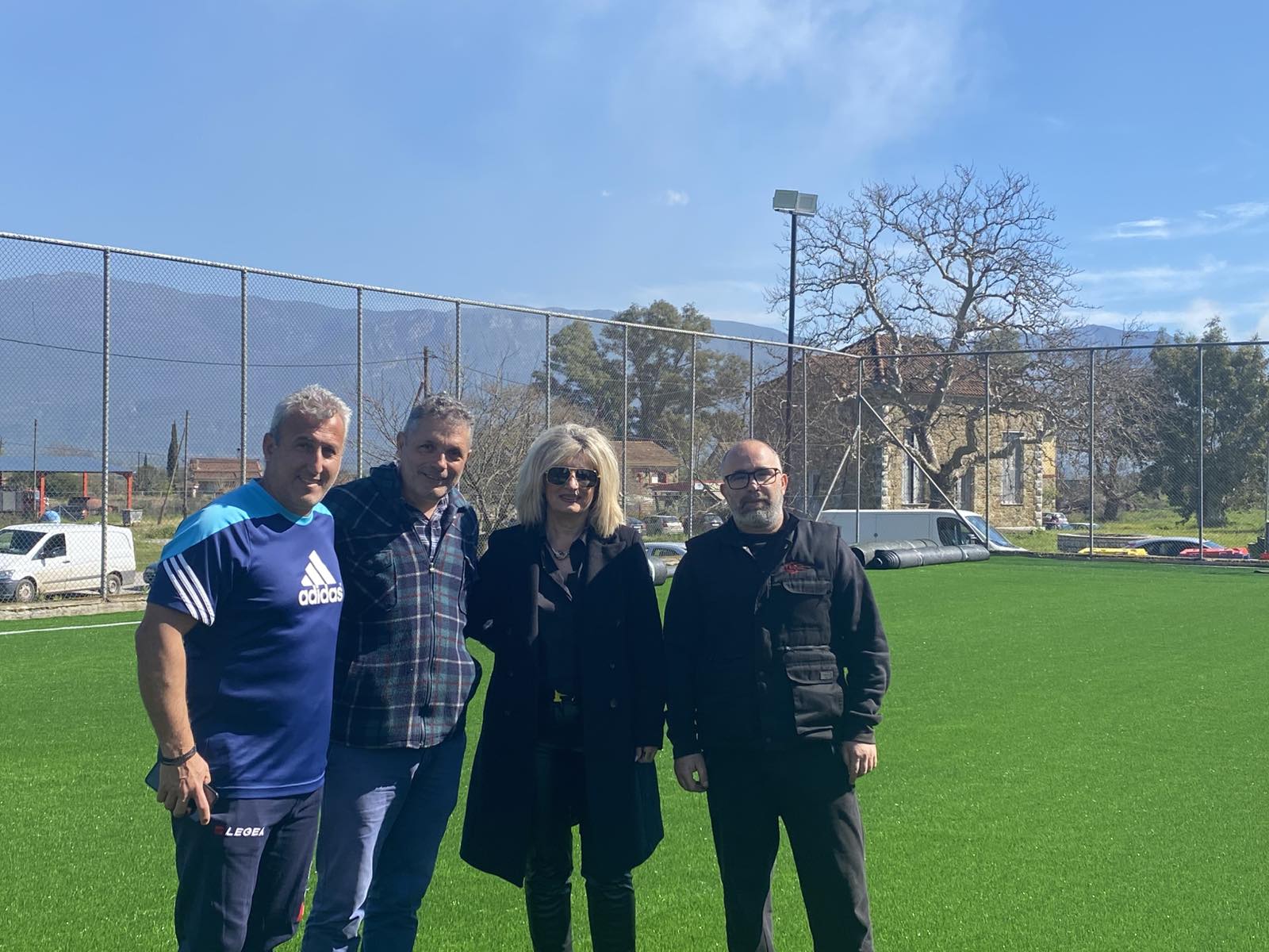 Στο τελικό στάδιο οι εργασίες αντικατάστασης του χλοοτάπητα στο γήπεδο 5χ5 στο Μελιγαλά.